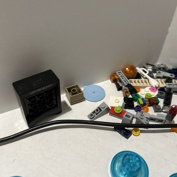 LEGO Dimensions PS3/PS4/WII U Lot of Figures and Pieces (No Game) w/ Extras - Picture 9 of 16